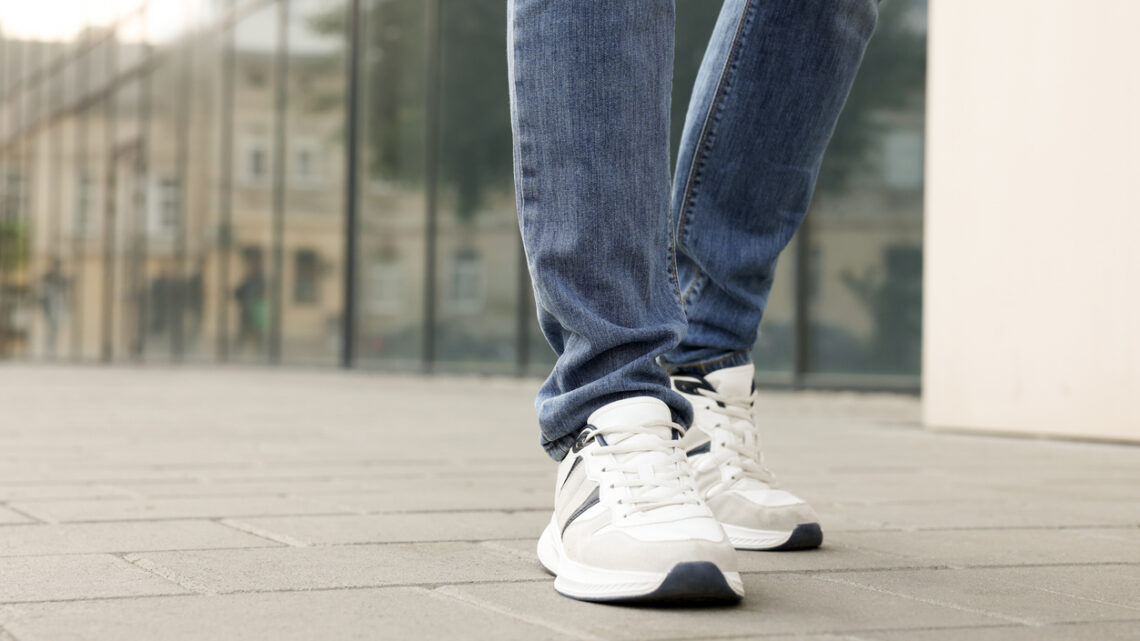 Baskets blanches pour homme : conseils pour adopter un style sans faute