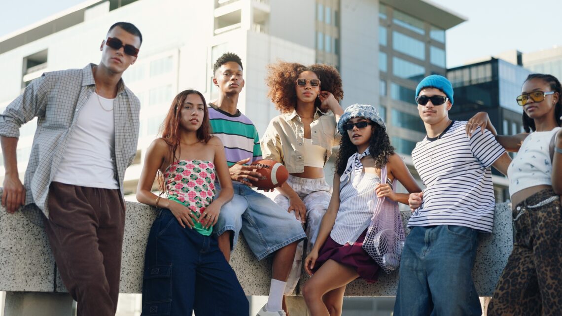 Les looks incontournables inspirés de la tendance brat summer
