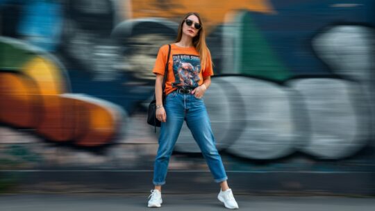 Marque Sacai bomber tshirt : un mariage entre innovation et tradition