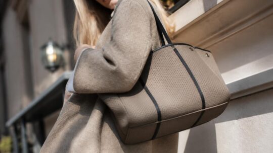 Sac en néoprène léger : la tendance incontournable de la saison